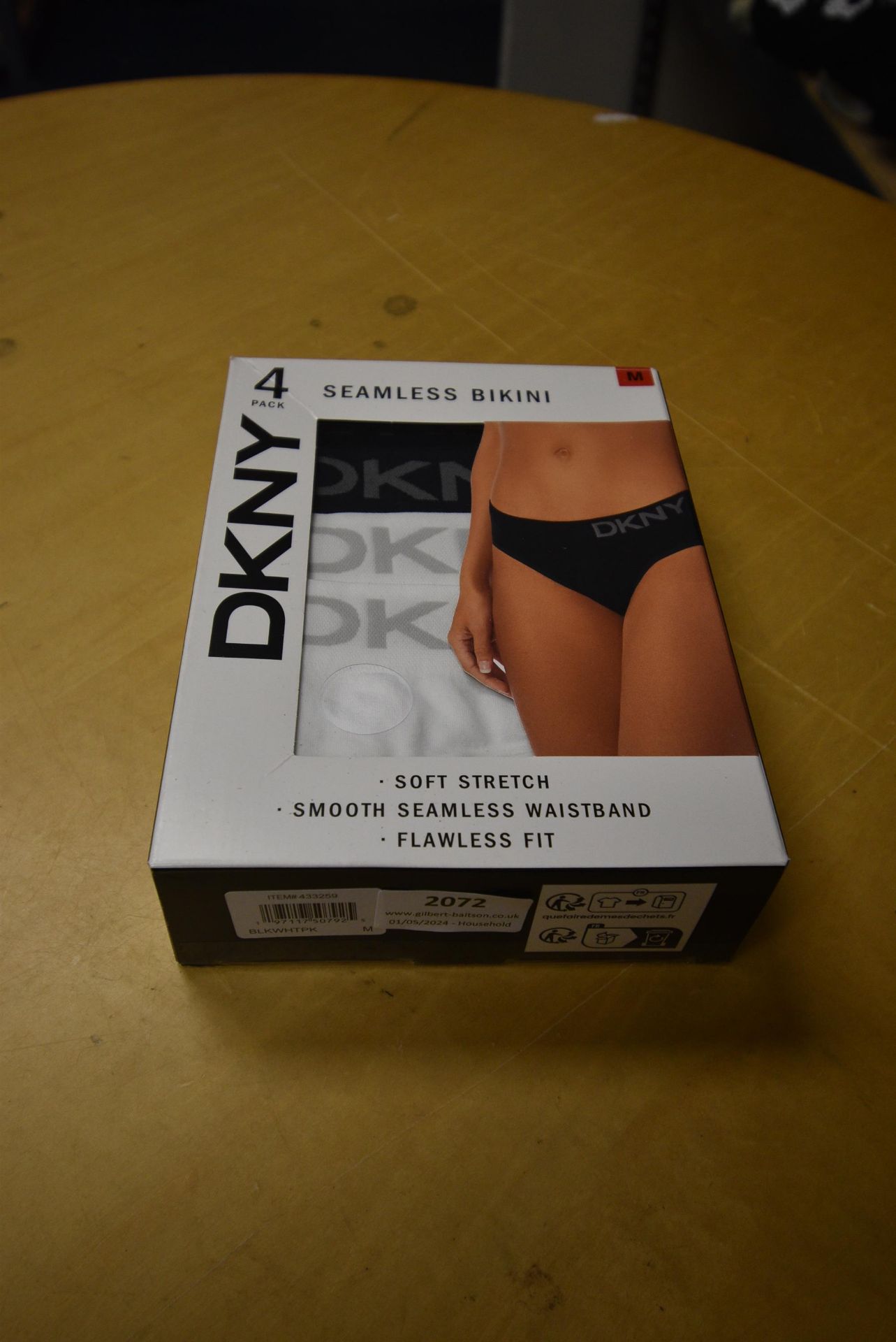 *Pack of DKNY Seamless Bikini Briefs Size: M