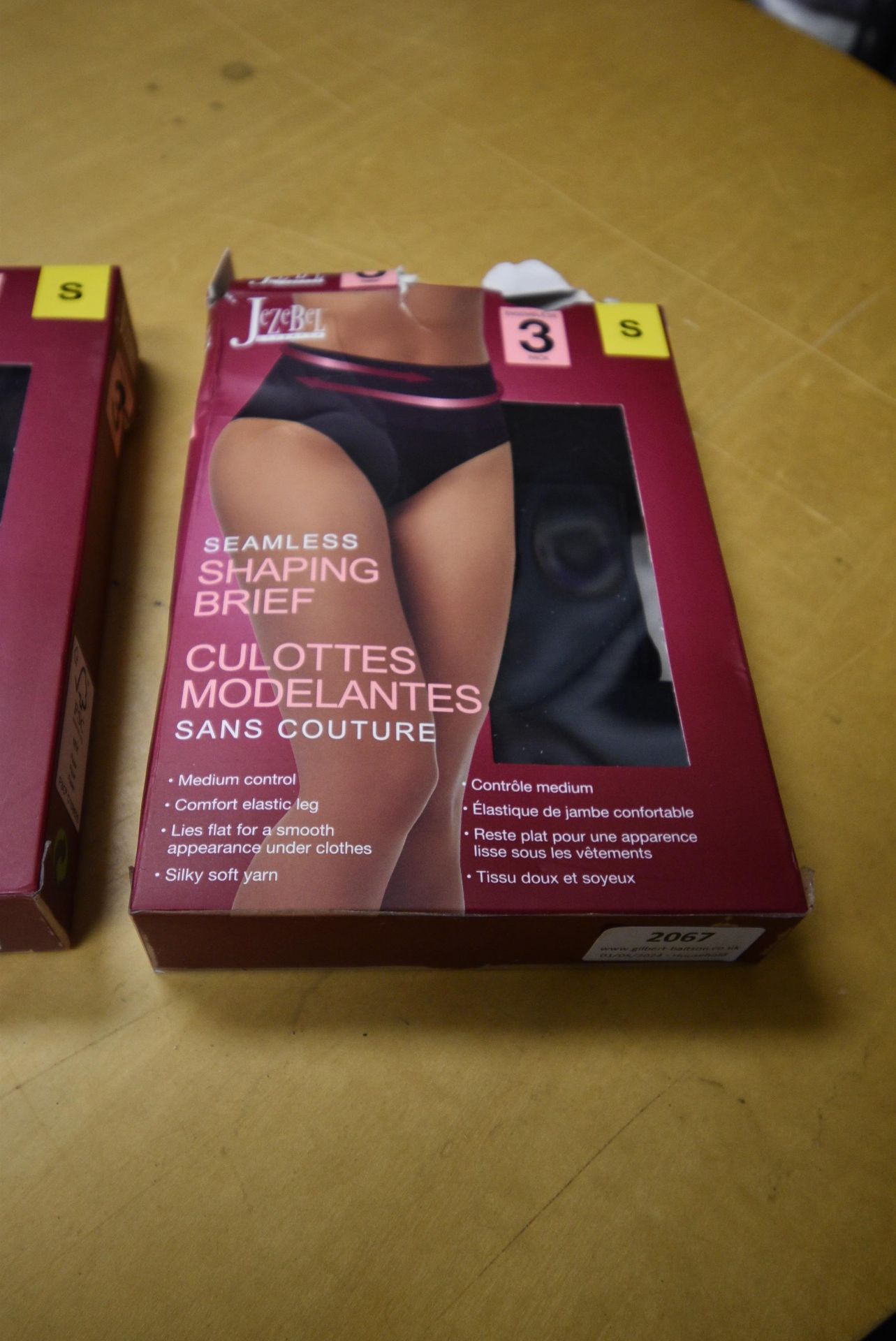 *Jezebel Black Seamless Shaping Briefs 3pk Size: S