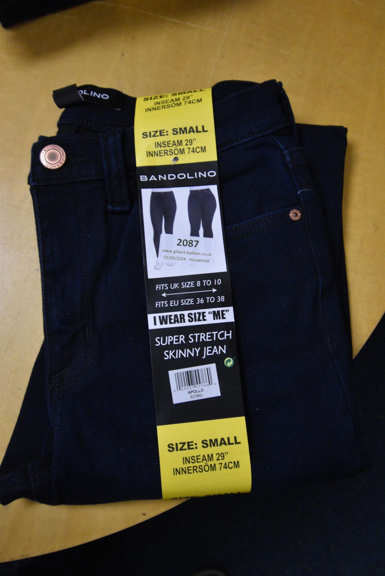 *Bandolino Lady’s Super Stretch Skinny Jeans Size: 8-10