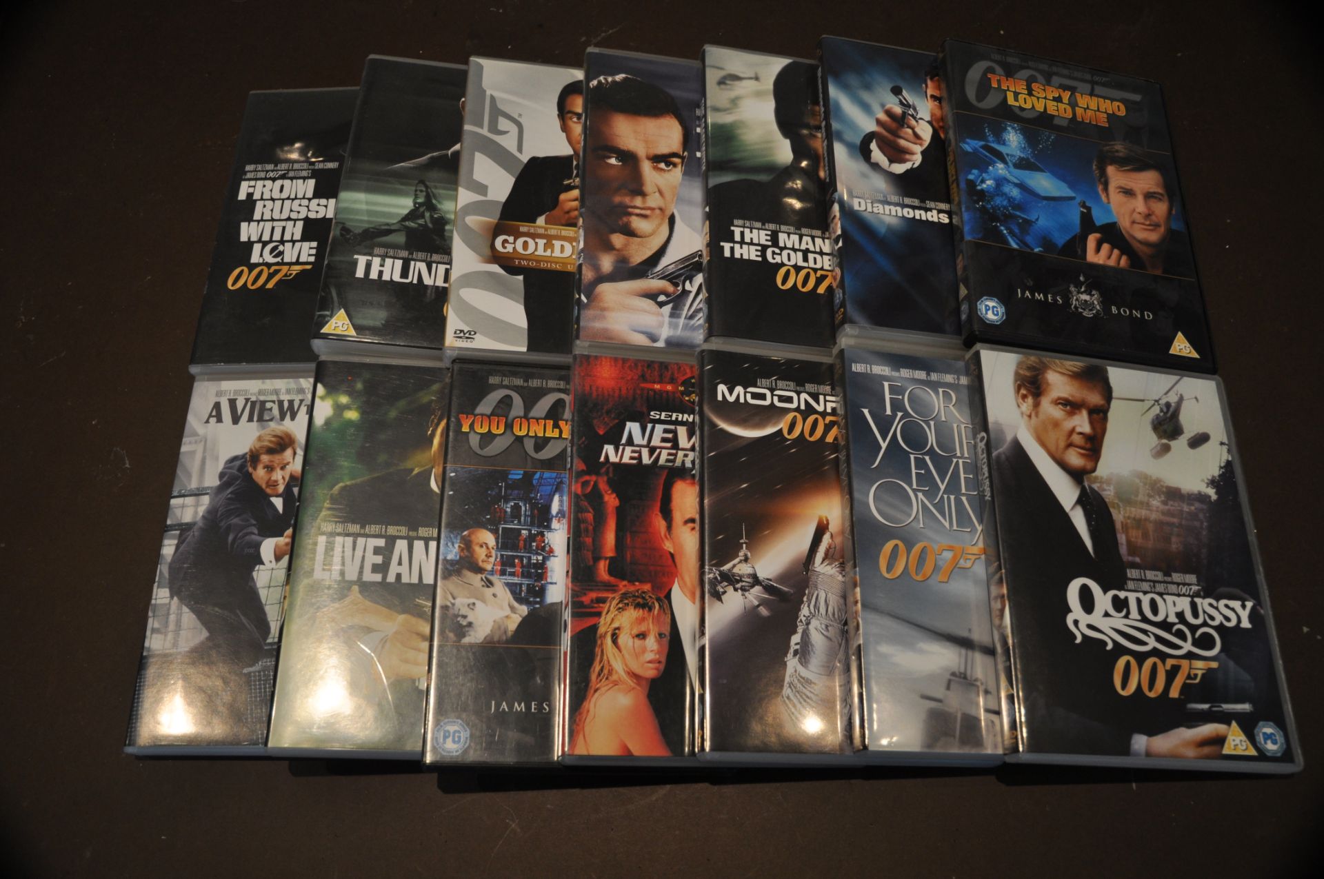 Twenty-Six James Bond DVDs - Bild 2 aus 2