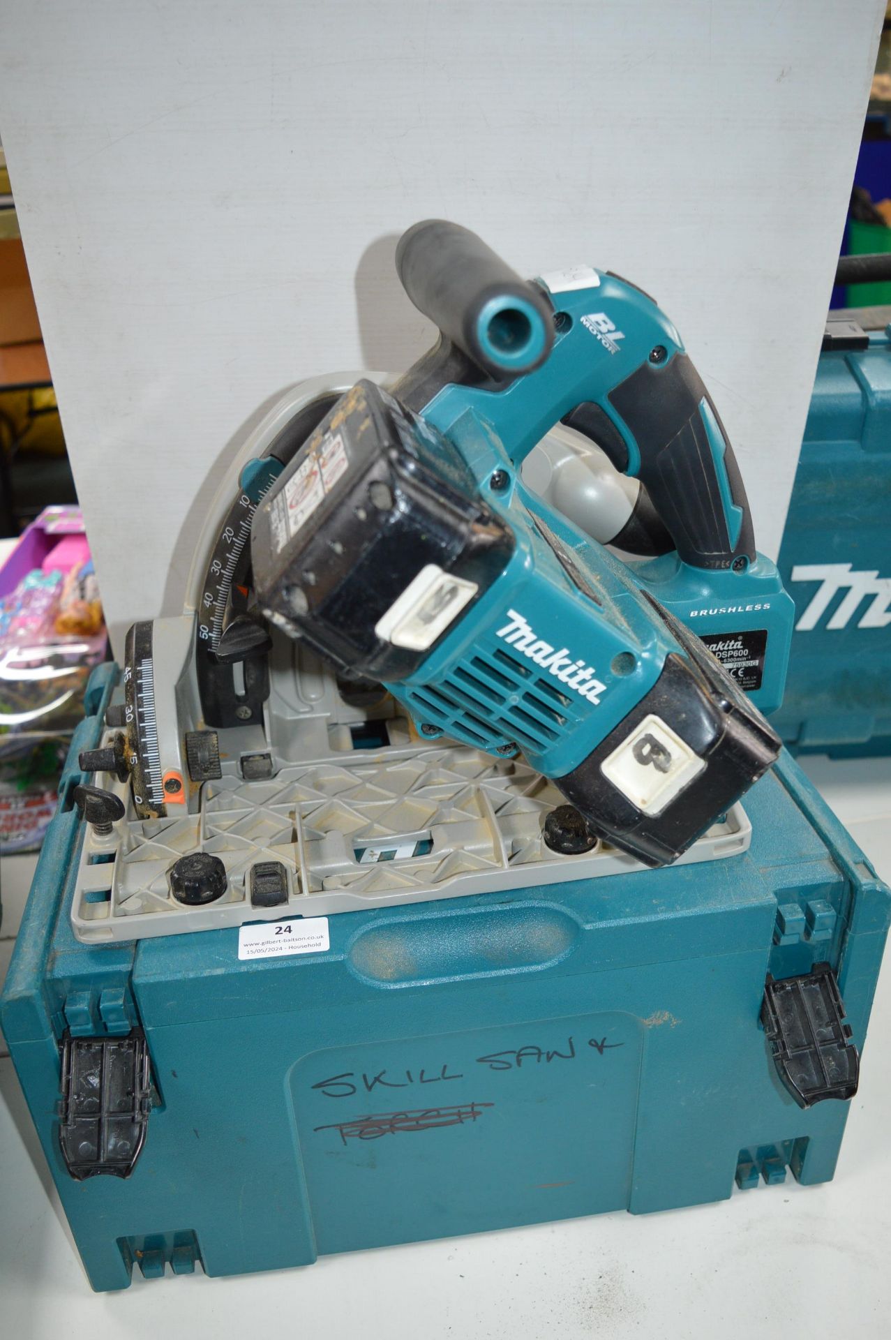 Makita DSP600Crosscut Saw with Two Batteries