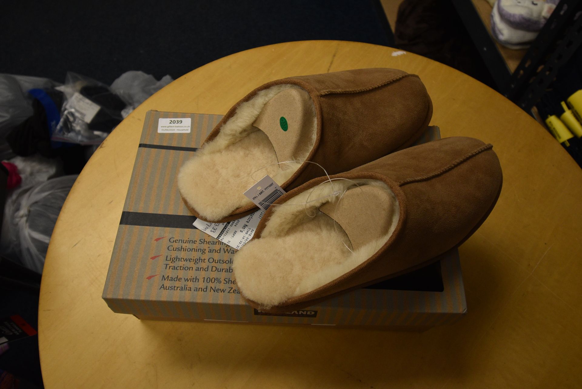 *Kirkland Gent’s Slippers Size: 10