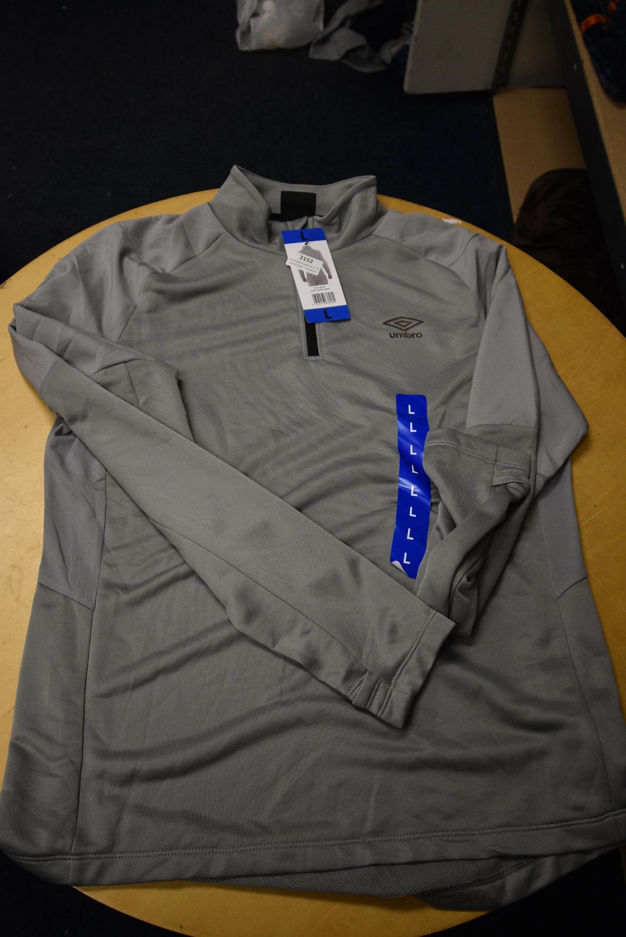 *Umbro Half-Zip Spots Top in Grey Size: L