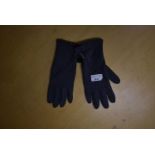 *Pair of Head Gloves Size: M