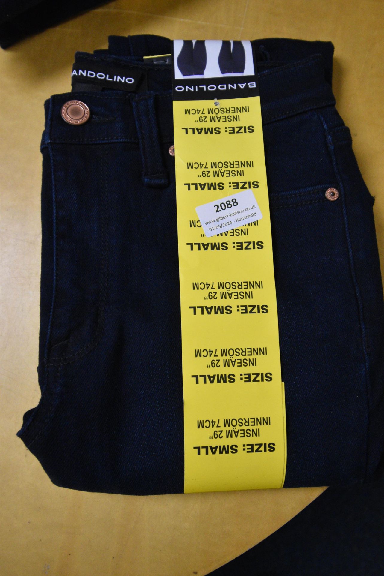 *Bandolino Lady’s Super Stretch Skinny Jeans Size: 8-10