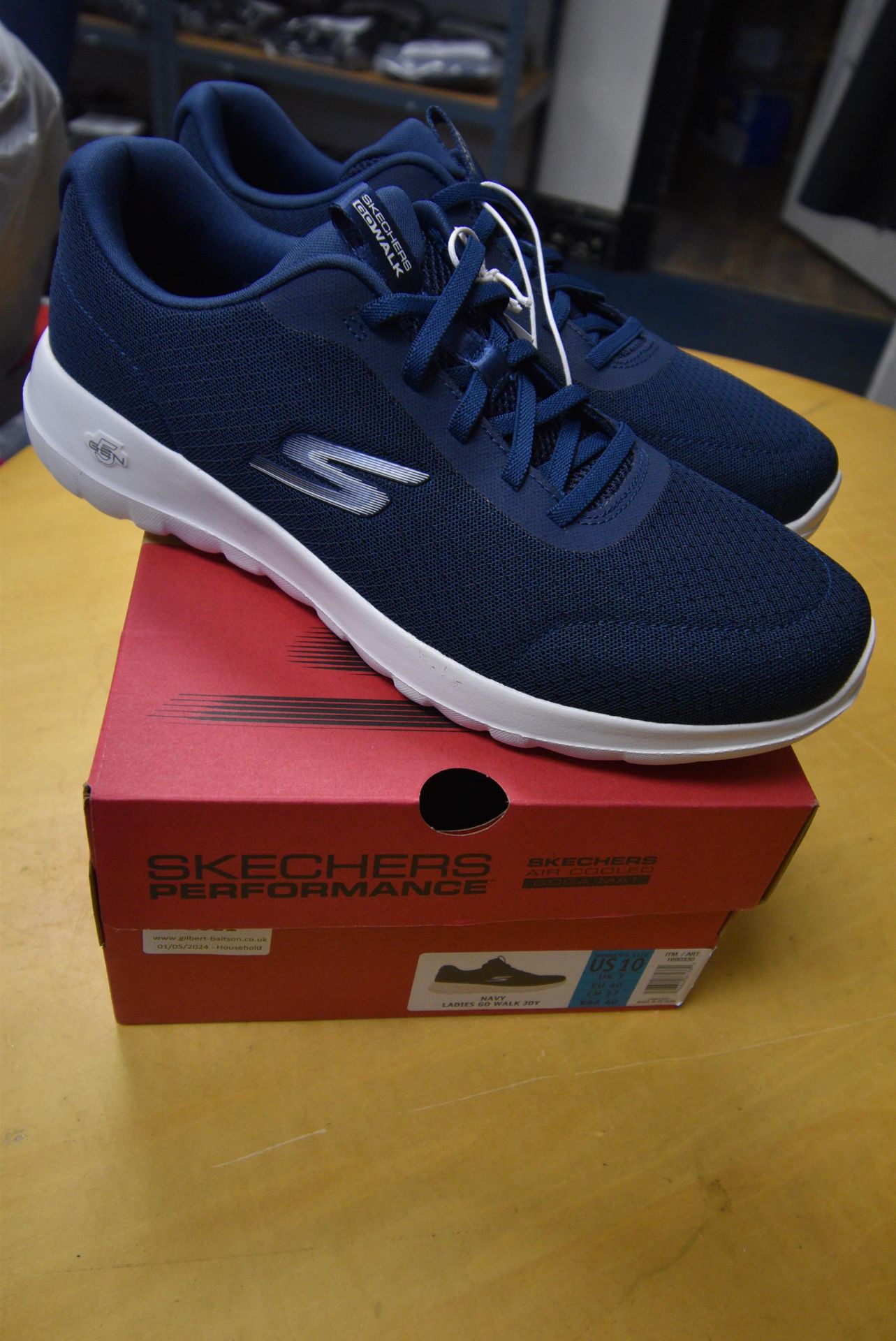*Skechers Air Cooled Goga Mat Trainers Size: 7