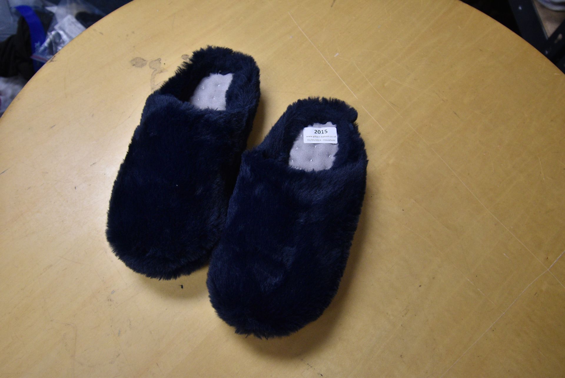 *Totes Slippers Size: 5-6