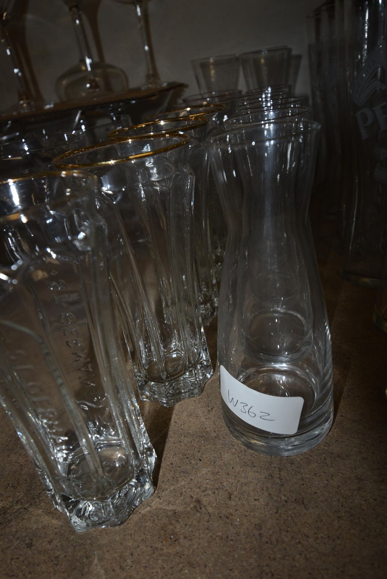 Assorted Glasses and a Jug - Bild 2 aus 2