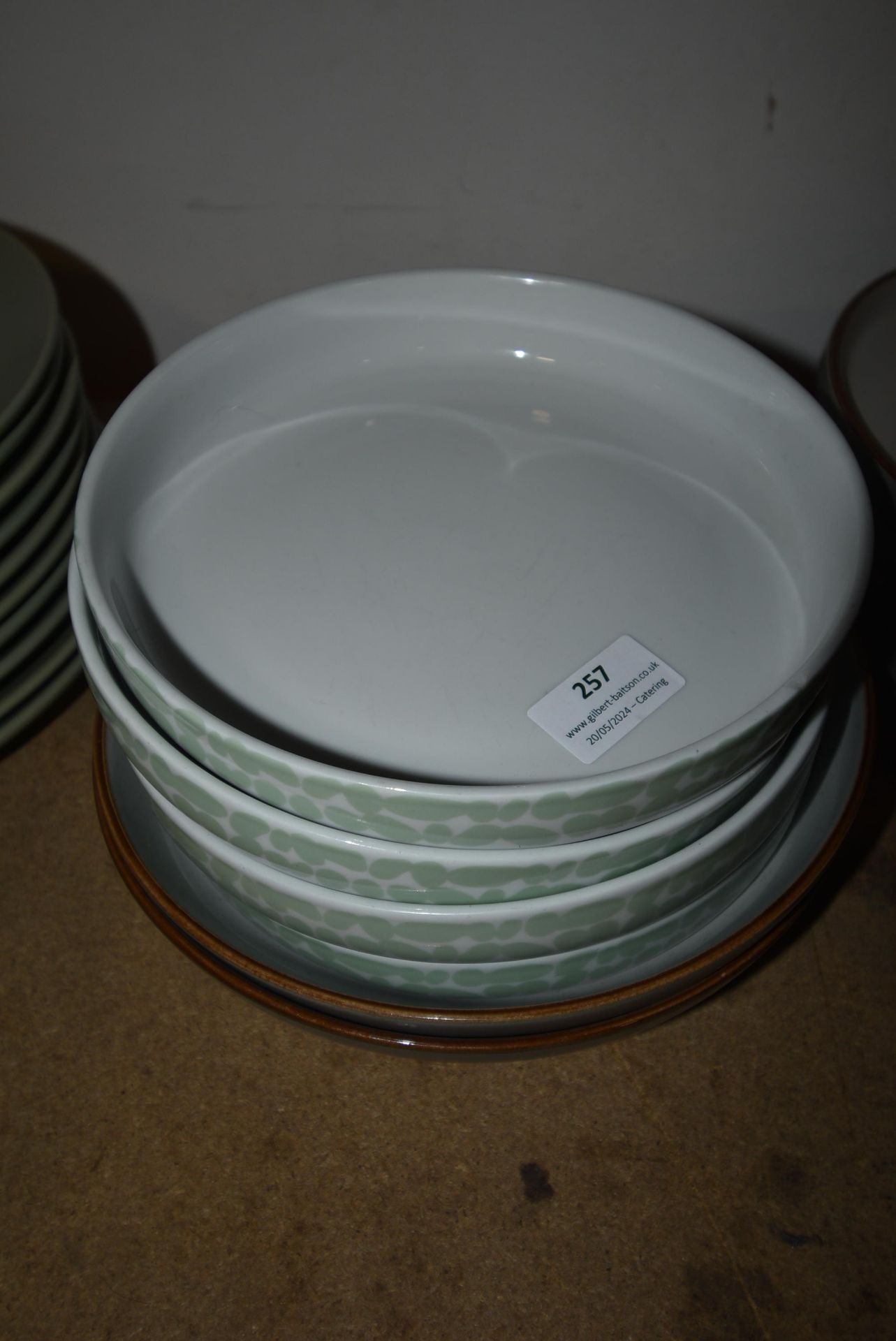 Four Habitat Circular Plates and Two Bowls - Image 3 of 3