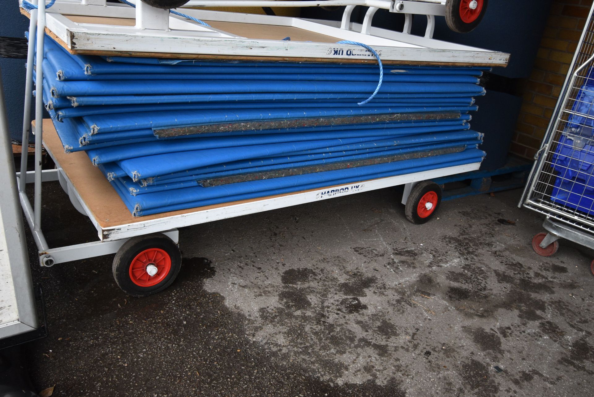 *White Trolley 200x120cm with Ten Blue Mats