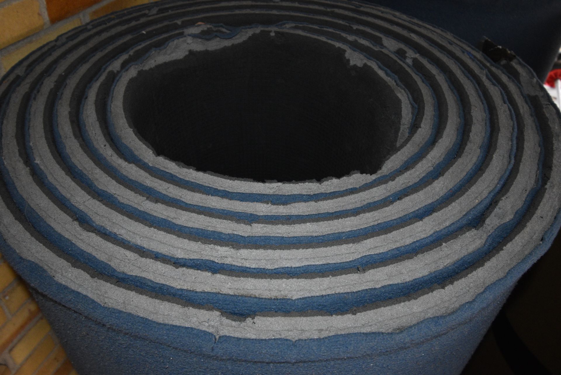 *Approx. 200cm wide Roll of Cushioned/ Padded Flooring - Image 2 of 2