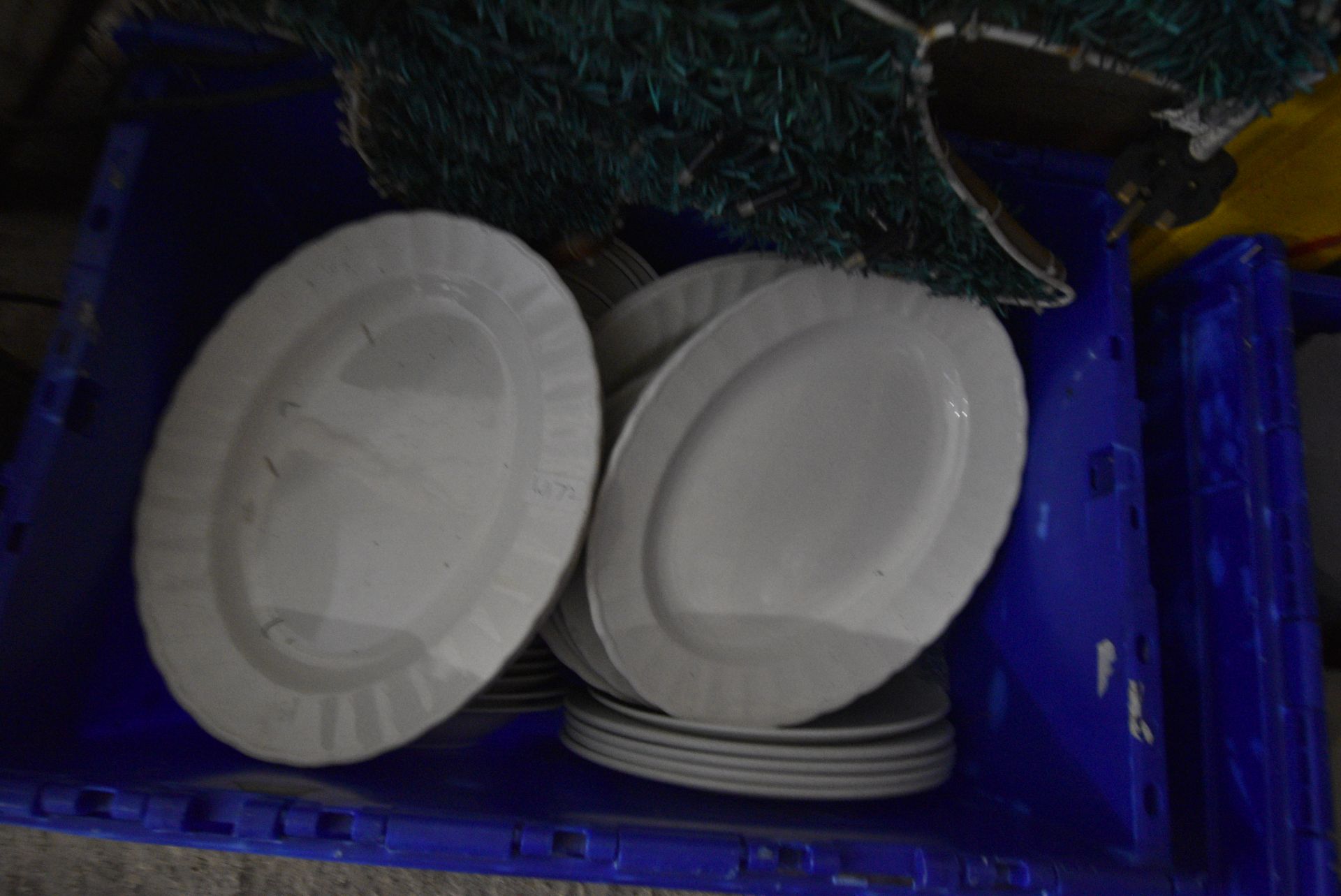 Two Boxes Containing Assortment of White Plates, C - Bild 3 aus 3