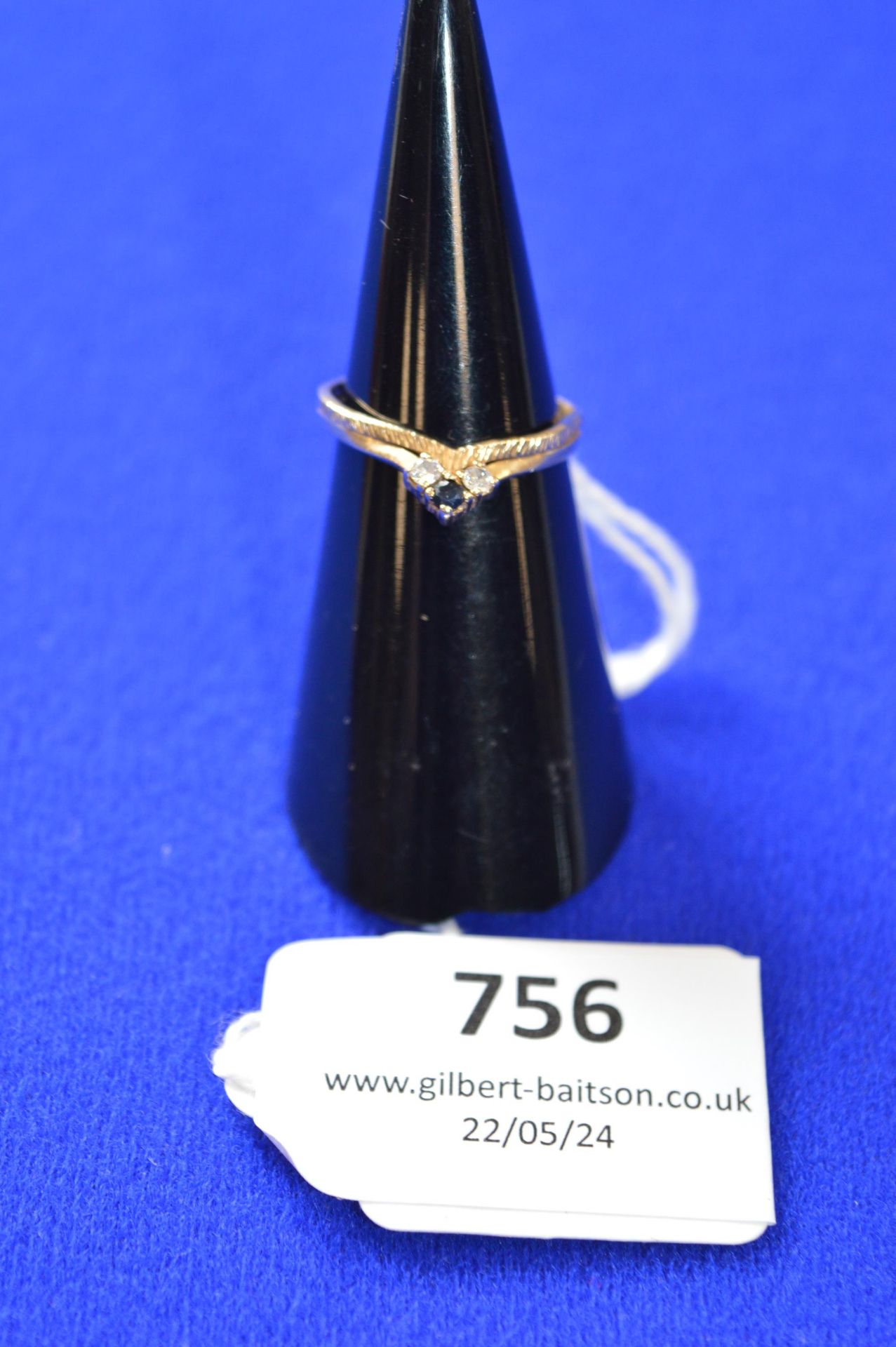 9ct Gold Ring with CZs Size: M ~1.4g