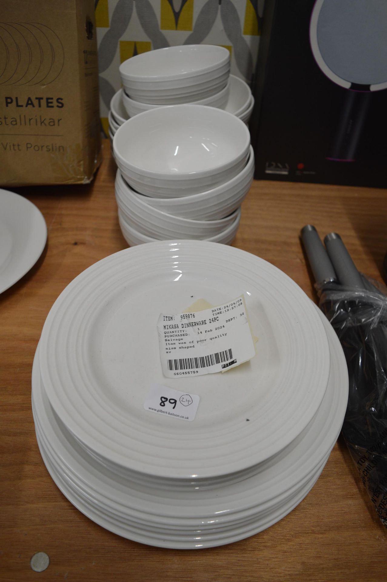 *Mikasa 24pc White Dinnerware Set