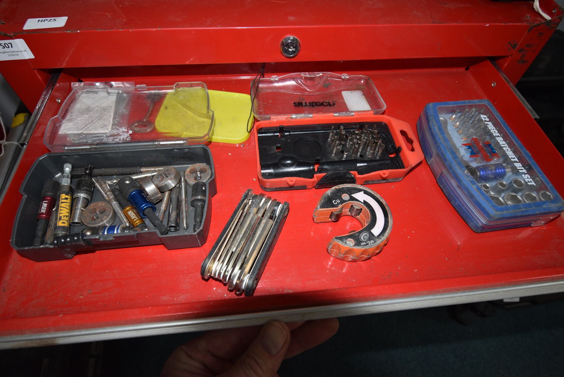 2ft x 26” Seven Drawer Tool Chest and Contents of Tools, and a Quantity of SDS Drill Bits - Bild 5 aus 9