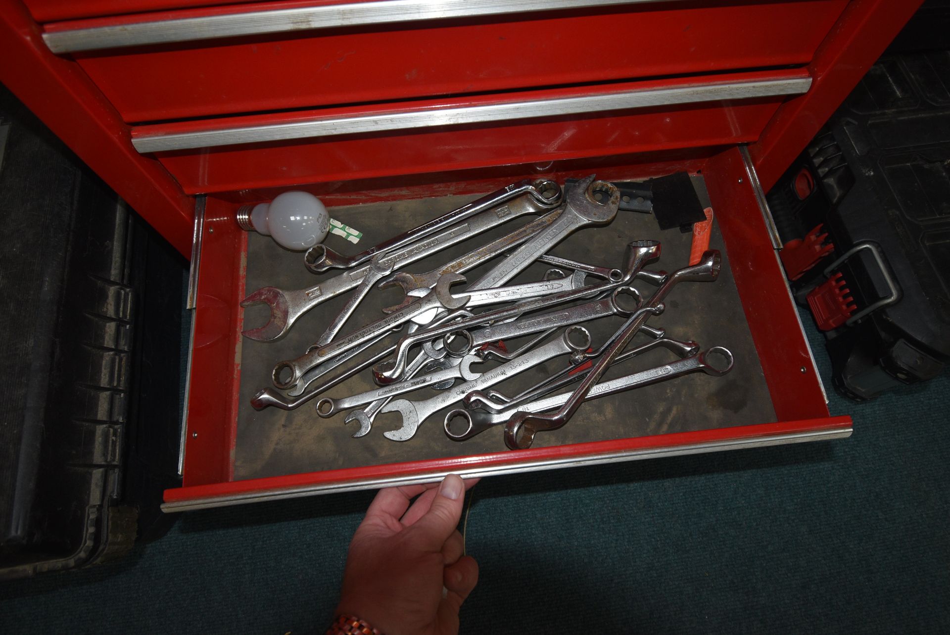 2ft x 26” Seven Drawer Tool Chest and Contents of Tools, and a Quantity of SDS Drill Bits - Image 7 of 9