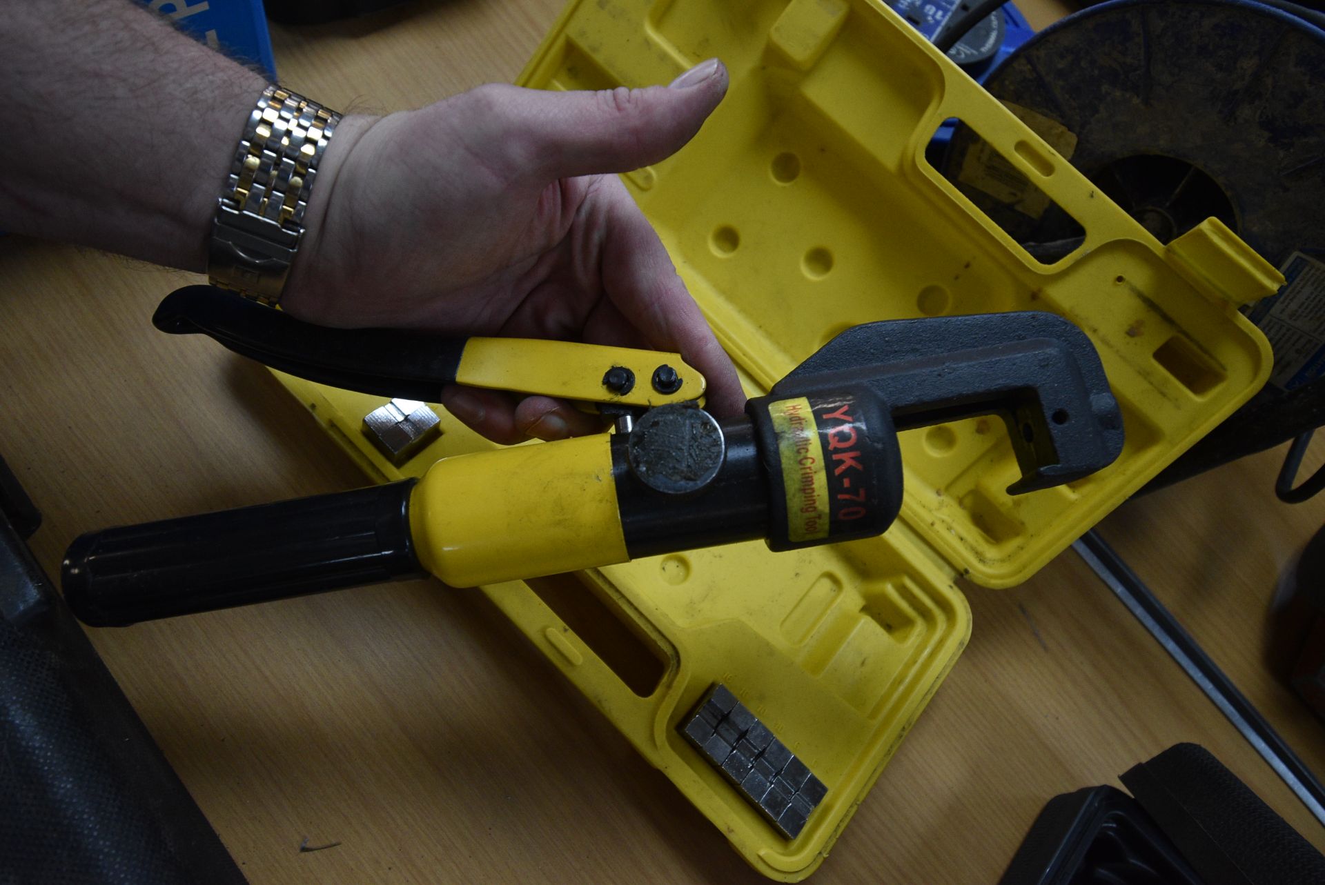 Hydraulic Crimping Tool YQK-70 with Various Attachments - Image 2 of 3