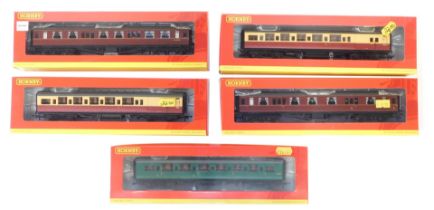 Hornby OO gauge coaches, comprising R4348A BR Maunsell brake composite coach S6643S, R4348B BR Mauns