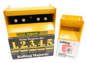 A Kulfgang magnetic bullet catch, together with and a Kulfang record target, boxed. (2)