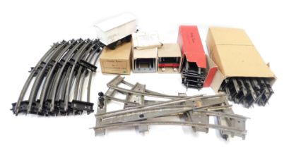 Hornby O gauge tinplate clockwork track and accessories, including No 1 buffer stop, connecting plat