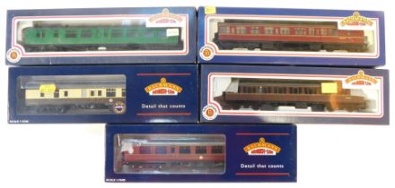 Bachmann Branchline coaches, comprising 34-500 63ft Bulleid corridor open brake 2nd, BR green livery