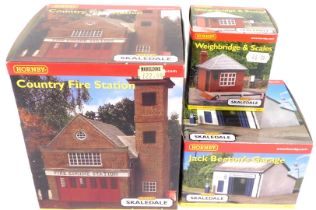 Hornby Skaledale OO gauge buildings, comprising R8626 Country Fire Station, R8556 Jack Beaton's Gara