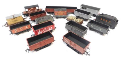 Lima, Hornby and other O gauge rolling stock, including GWR brake van, ore tippler wagons, plank wag
