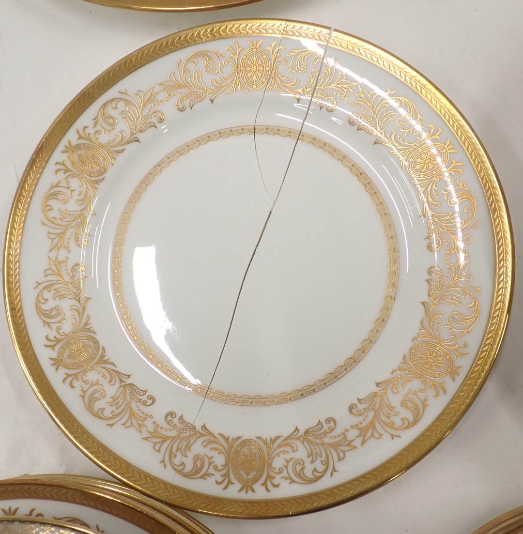 An Aynsley Imperial Gold pattern part dinner service, comprising two tureens and covers, oval servin - Image 4 of 5