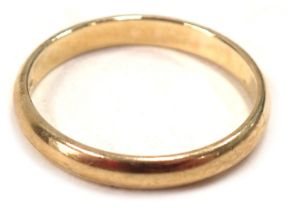 A 9ct gold wedding band, of plain and thin design, ring size P½, 2.1g.