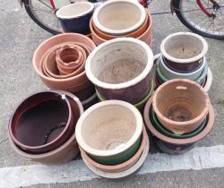 Various garden plant pots, to include terracotta, glazed and others. (a quantity)