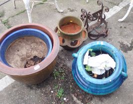 Various garden planters, three glazed finish urn, three others and a horseshoe stirrup stand. (5)