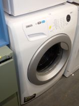 A Zanussi Lindo 300 10kg washing machine.