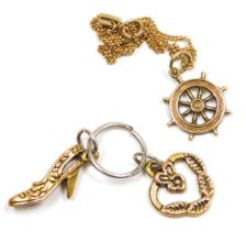 A 9ct gold bracelet, with 9ct gold ship wheel pendant, curb link chain, approx 20cm long, 1.6g all i