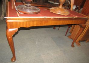 A mahogany extending dining table, on cabriole legs, 78cm high, the top 90cm x 139cm.