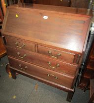 A mahogany bureau, in George III style, 106cm high, 85cm wide, 40cm deep.