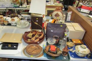 General household effects, to include treen bowls, table lamp, decanter, wine coasters, a Fiorelli h