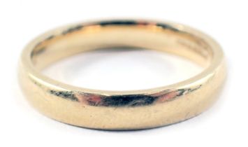 An 18ct gold wedding band, of plain design, ring size R, 5.8g all in.