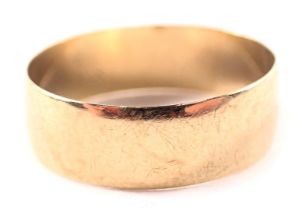 A 9ct gold wedding band, of plain design, ring size W, 2.5g.