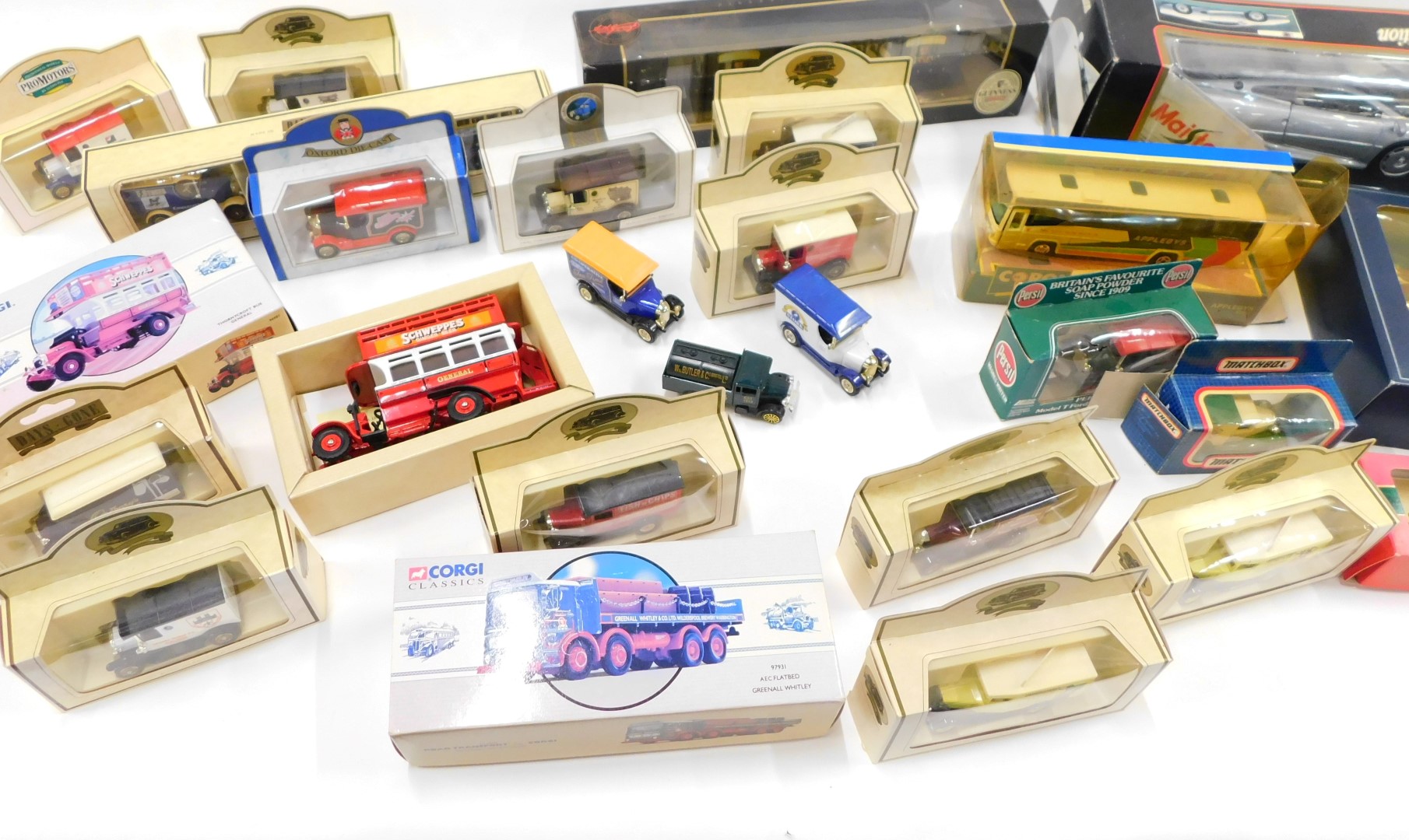 A collection of diecast vehicles, to include Maisto special edition Jaguar, Corgi Guinness promotion - Image 3 of 4