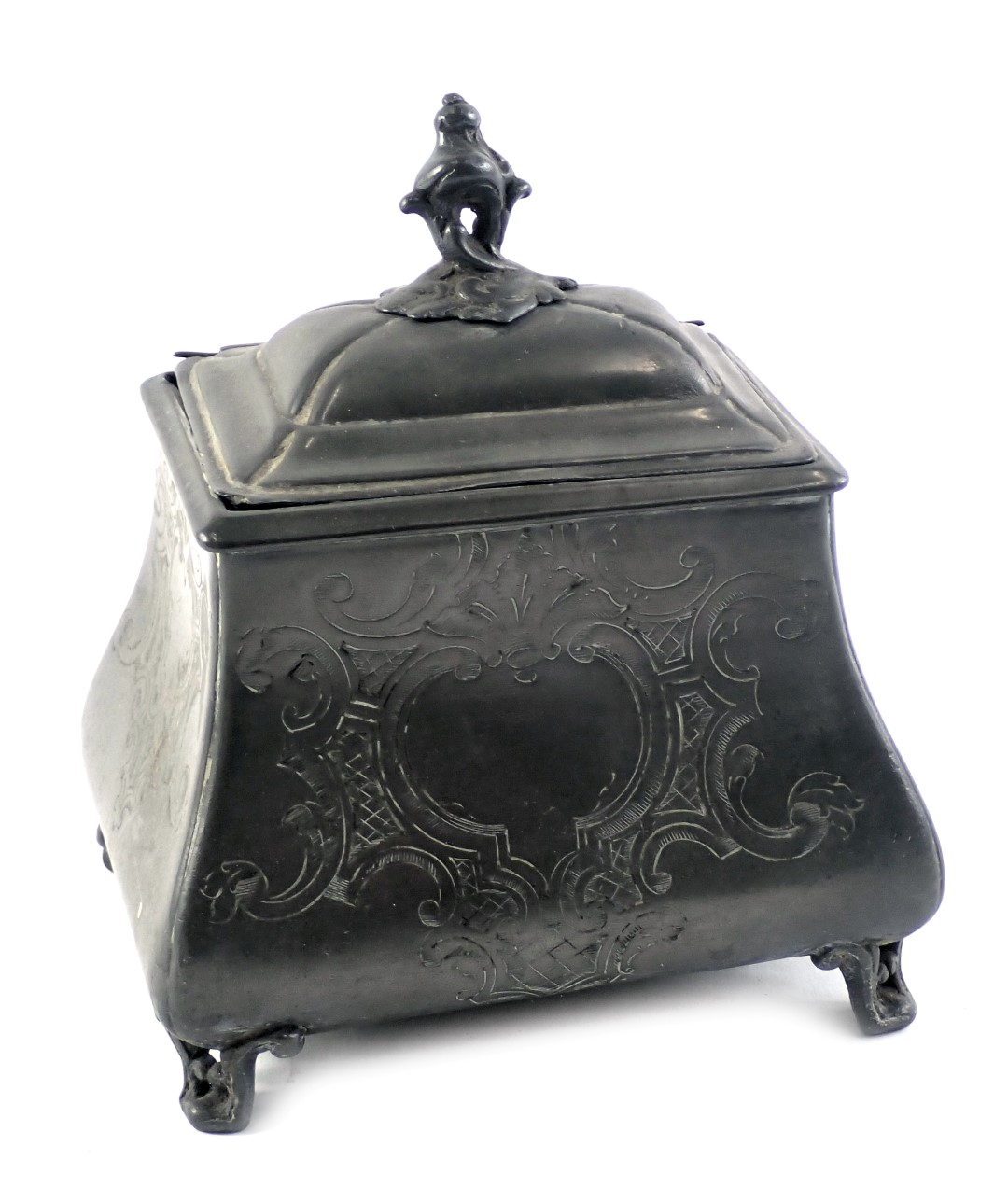 A 19thC pewter tea caddy, of sarcophagus shaped form with bracket feet, 17cm high, 13cm wide, 11cm d