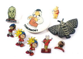 A group of novelty badges, comprising a Dr Who 1965 badge for Menoptera, a C3PO badge, Womble badge,