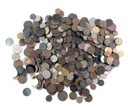 A quantity of world coinage, to include collectors coins, tokens, pennies, halfpennies, dollars, etc