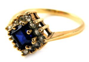 A 9ct gold dress ring, in a raised basket setting set with blue and white paste stones, ring size O,