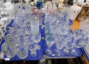 Various glassware, comprising tankards, drinking glasses, wine glasses, etc. (4 trays)