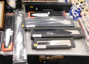 A quantity of knives, to include Ever Cut and Fur Tiff, boxed.