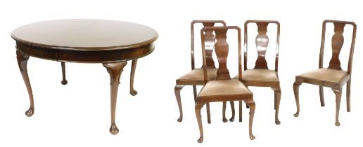 An early 20thC Georgian style mahogany oval wind out dining table, with no additional leaves, raised