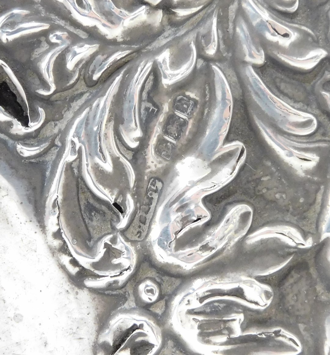 A group of small silver, to include an Edward VII cut glass silver topped scent bottle, of globular - Image 2 of 4