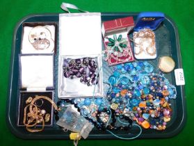 Costume jewellery, to include necklaces, bracelets, brooches, etc.