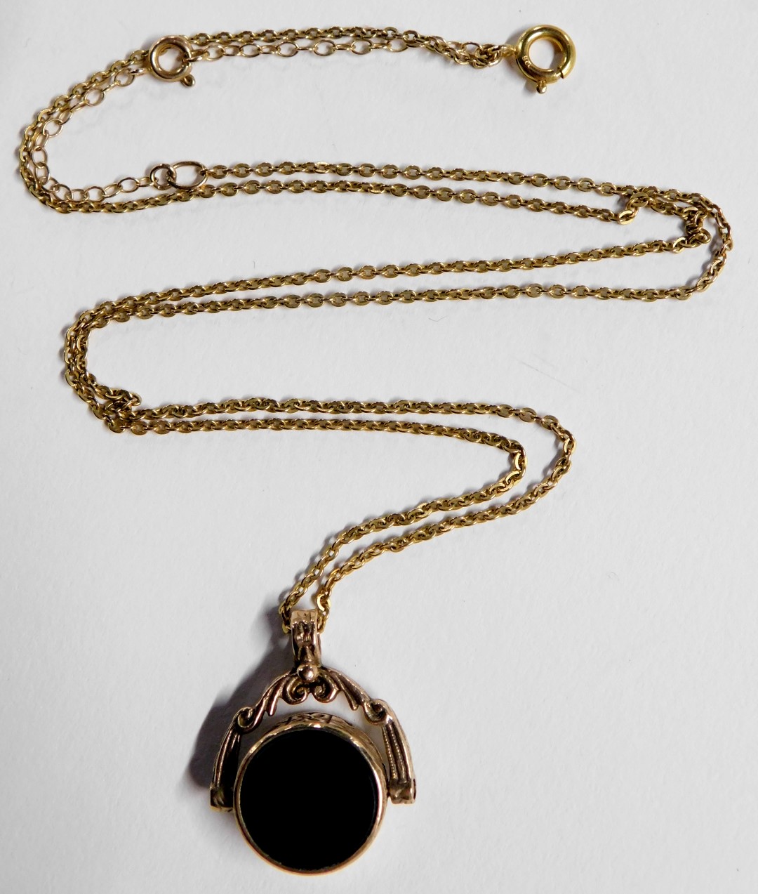 A 9ct gold swivel fob seal, with two black onyx and green agate, and fine link necklace, 7.4g all in - Image 2 of 3