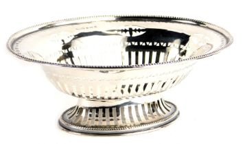 An Edward VII silver bonbon dish, of oval form with pierced decoration, on pierced pedestal base, Sy